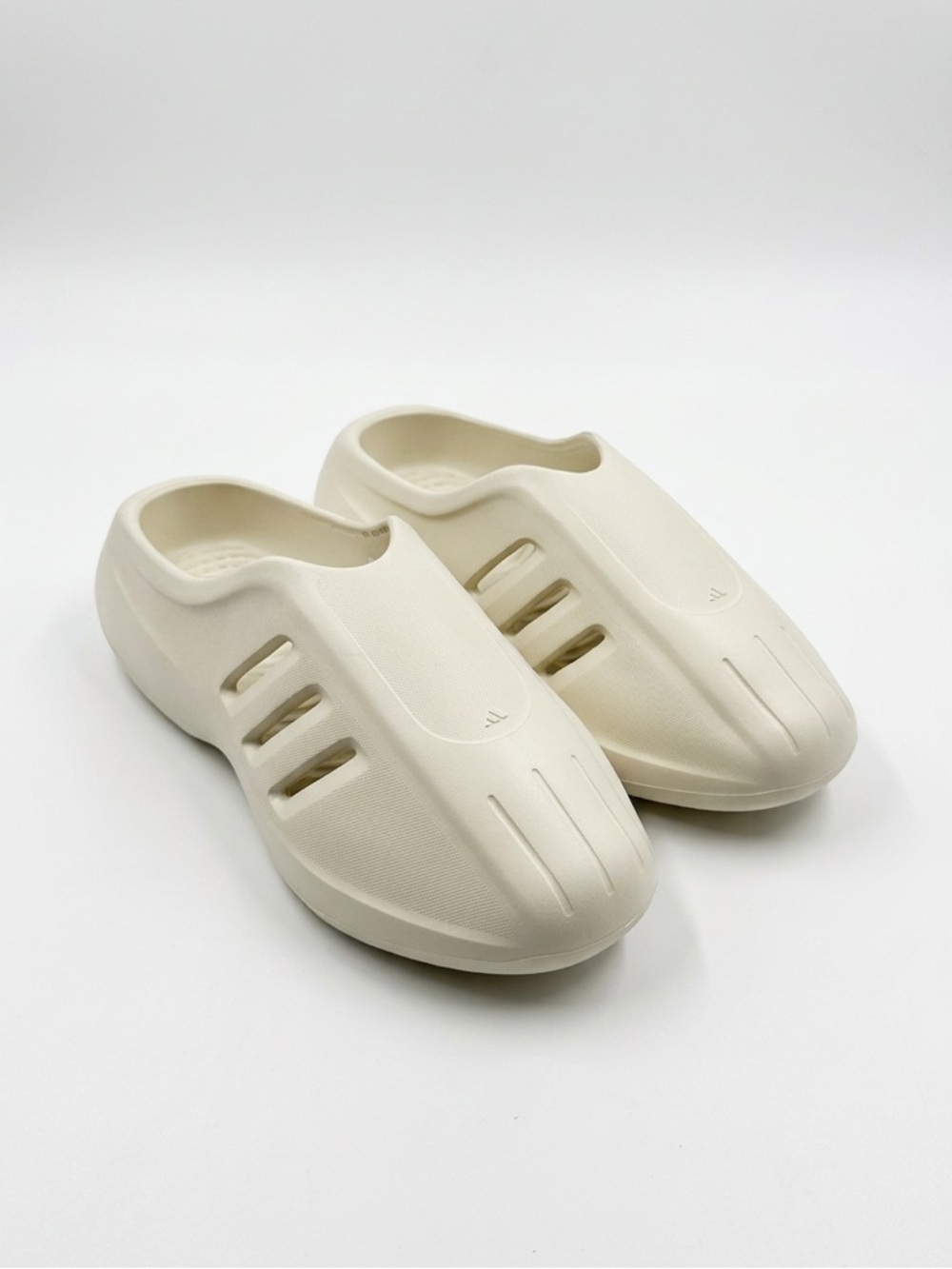 Adidas Men Adifom II Infinity Mules Size 7
Cream Slip-On Foam Clog Slides
